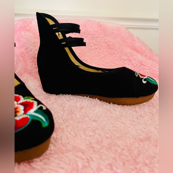 Vintage Chinese Floral Hibiscus Embroidery Strappy Round Toe Platform Wedges - Picture 9 of 16